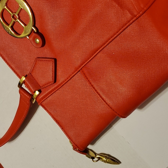 Iman designed tote bag, RedFauxLeather,pockets inside and out,goldtone hardware - Picture 8 of 8